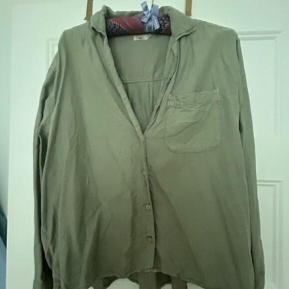 Faherty Brand Getaway Top in Coastal Sage - Picture 2 of 3